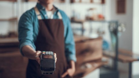 Imagem sobre Por que é preciso conectar a maquininha na plataforma do Tomático?,